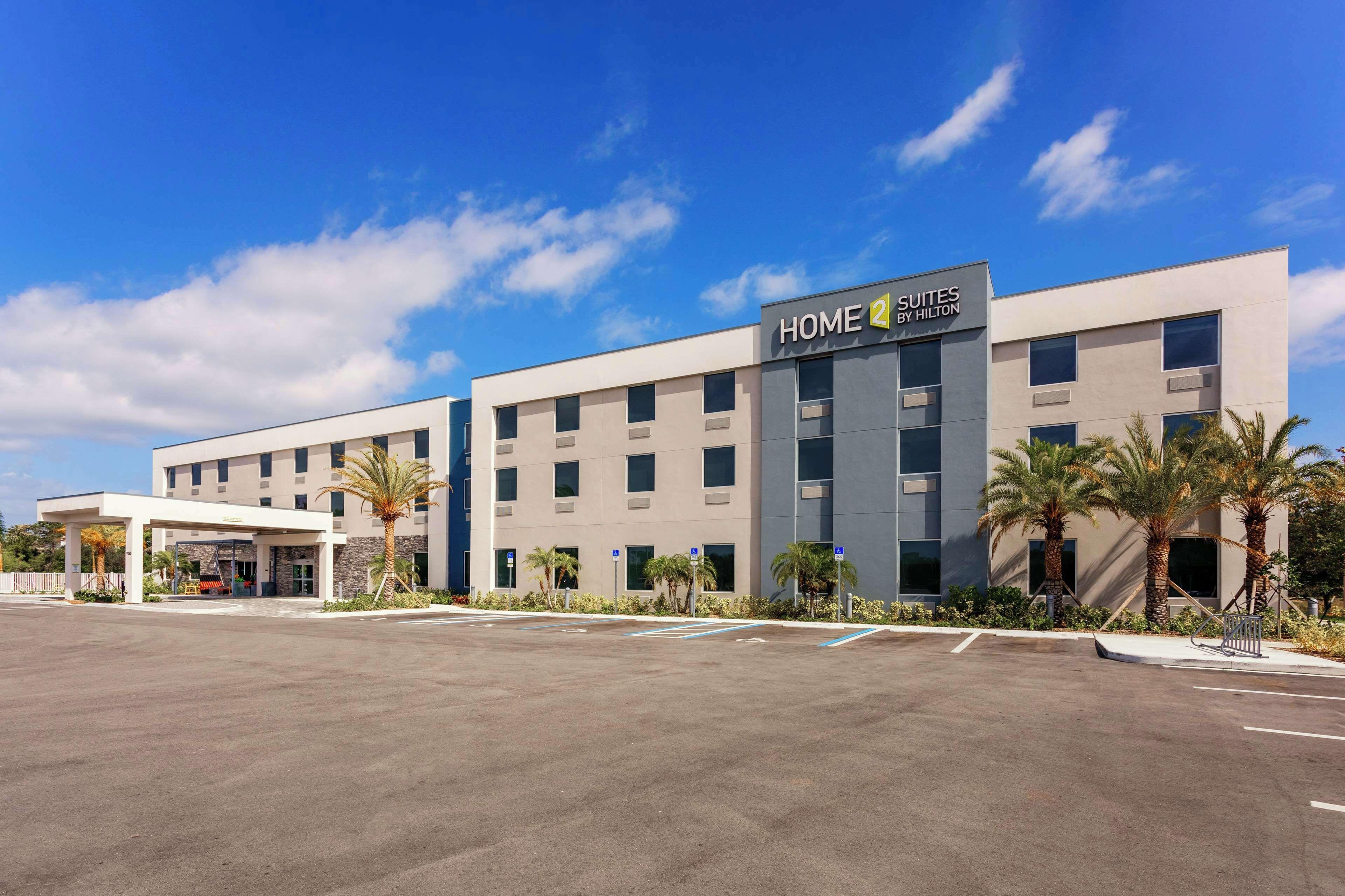 Staying In South Florida: 4 Airport Hotels Compared