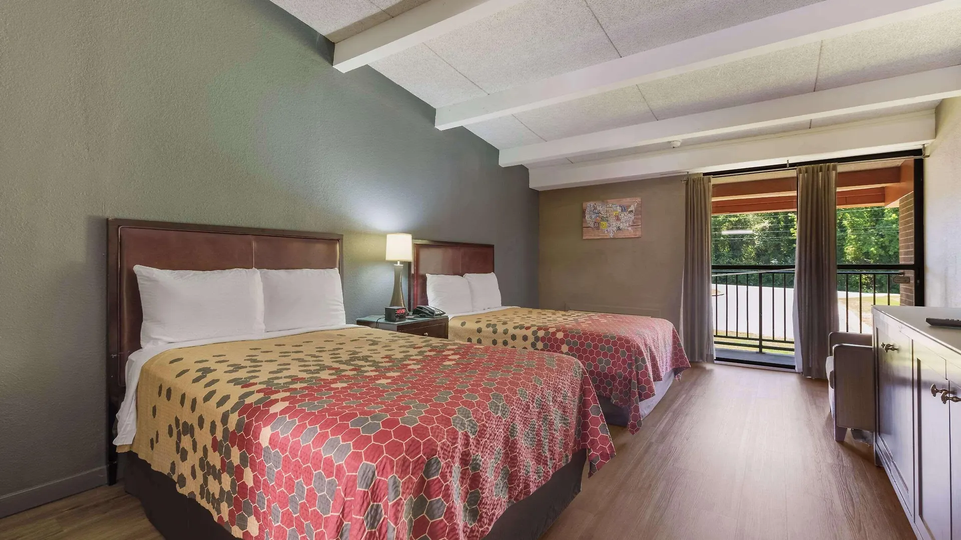 5 Smart Hotels Near City Lake Park Worth Booking