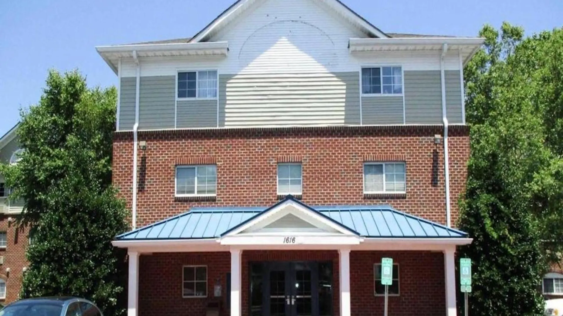 Where to Stay Near Riverside Rehab Institute: 4 Budget Hotels